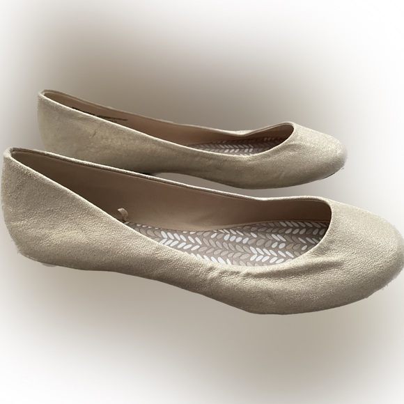 Time and Tru Gold/Tan Metallic Fabric Flat - Size 10 - Never Worn!! - Picture 2 of 7